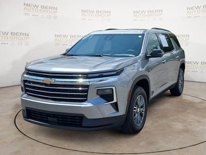 Used 2025 Chevrolet Traverse LT w/ Driver Confidence Package
