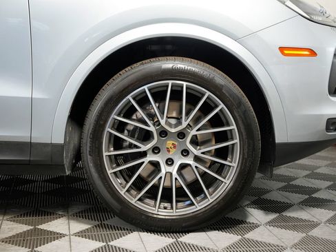 Certified 2023 Porsche Cayenne AWD/4WD image 16