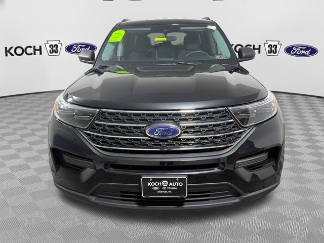 Used 2023 Ford Explorer XLT AWD/4WD image 2