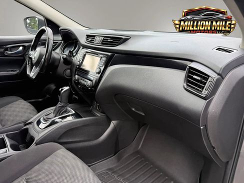 Used 2017 Nissan Rogue Sport SV w/ SV Premium Package AWD/4WD image 19