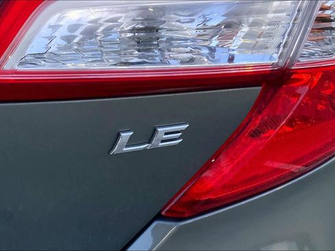 Used 2014 Toyota Camry LE image 10