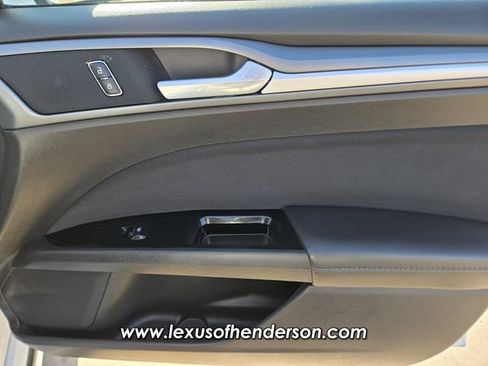 Used 2014 Ford Fusion SE FWD image 19