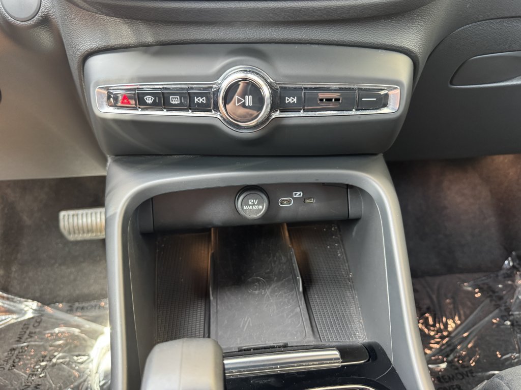 Used 2023 Volvo C40 P8 Recharge Plus w/ Protection Package Premier AWD/4WD image 22