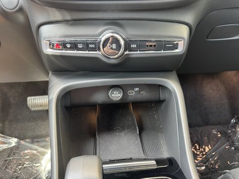 Used 2023 Volvo C40 P8 Recharge Plus w/ Protection Package Premier image 22