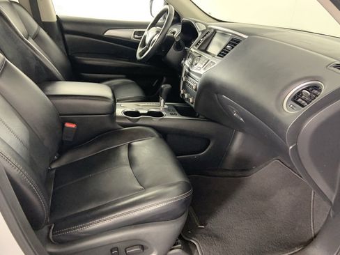 Used 2019 Nissan Pathfinder SL image 17
