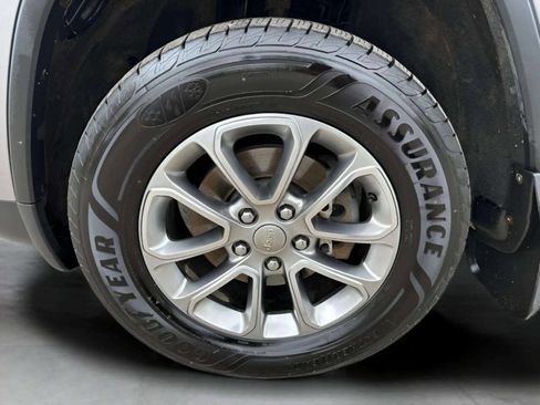 Used 2015 Jeep Grand Cherokee Limited w/ Trailer Tow Group IV image 32