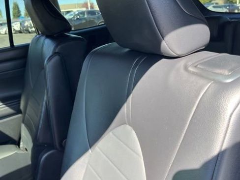 Used 2024 Toyota Highlander XLE image 10