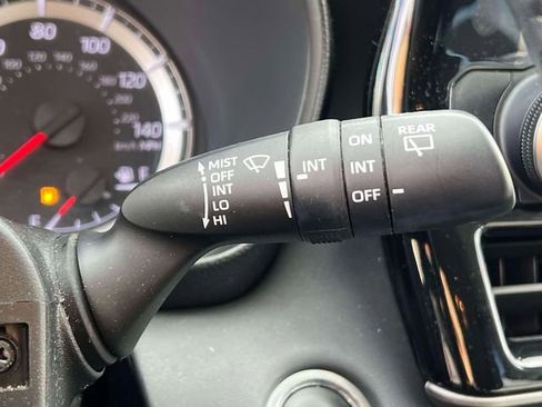 Used 2021 Toyota Highlander LE image 23