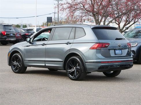 Certified 2024 Volkswagen Tiguan SE R-Line image 5