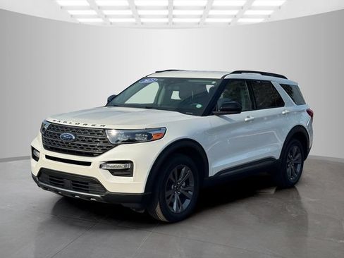 Used 2023 Ford Explorer XLT w/ Equipment Group 202A AWD/4WD image 3