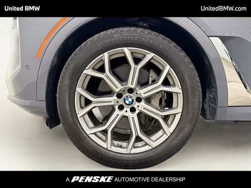 Used 2024 BMW X7 xDrive40i w/ Premium Package AWD/4WD image 2