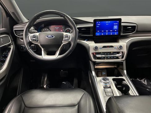 Used 2023 Ford Explorer XLT image 5