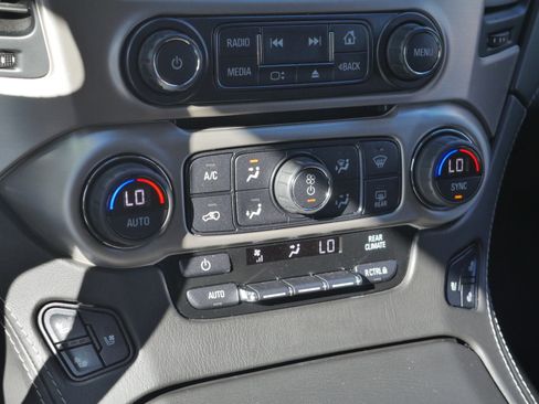 Used 2019 GMC Yukon XL Denali w/ Denali Ultimate Package AWD/4WD image 15
