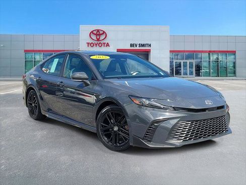 Certified 2025 Toyota Camry SE w/ Convenience Package FWD image 1