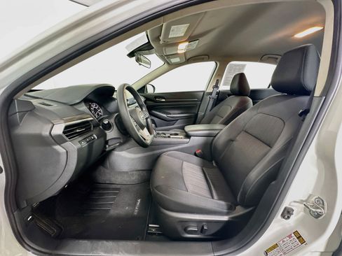 Used 2025 Nissan Altima 2.5 SV FWD image 13