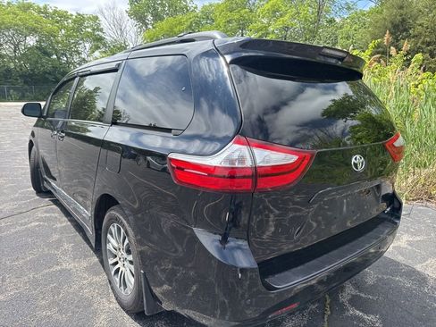 Used 2019 Toyota Sienna XLE FWD image 5