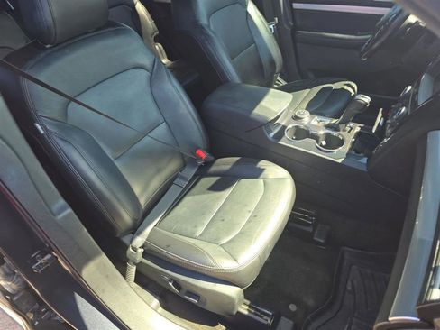 Used 2017 Ford Explorer XLT w/ Equipment Group 202A image 14