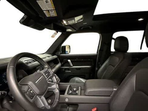 Used 2024 Land Rover Defender 110 X-Dynamic SE AWD/4WD image 4