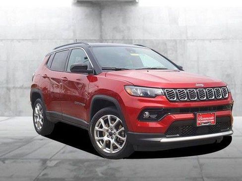 Used 2025 Jeep Compass Limited AWD/4WD image 2