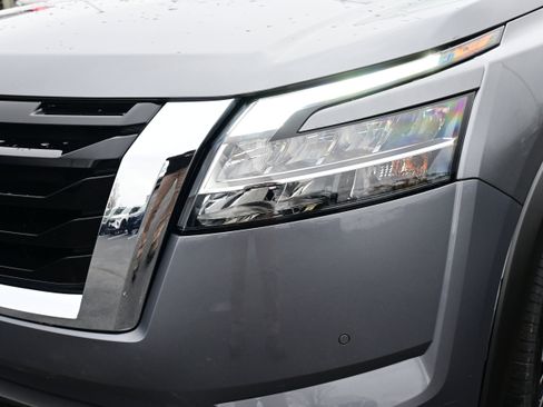 Certified 2023 Nissan Pathfinder Platinum w/ Cargo Package image 12