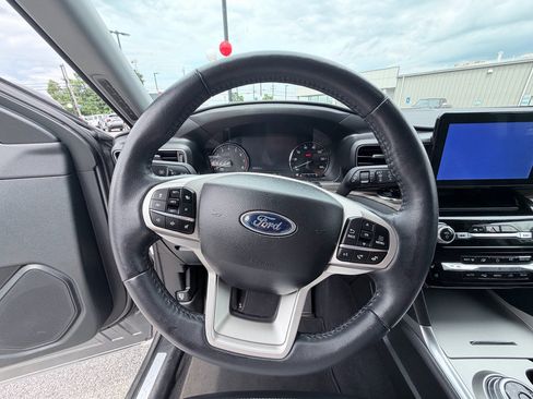 Used 2023 Ford Explorer Limited AWD/4WD image 13