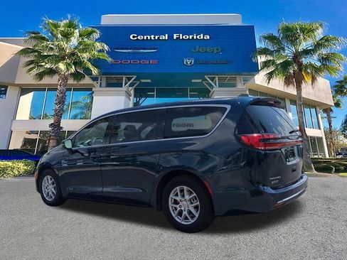 Used 2024 Chrysler Pacifica Touring FWD image 7