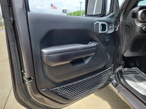 Used 2018 Jeep Wrangler Unlimited Sport S AWD/4WD image 6
