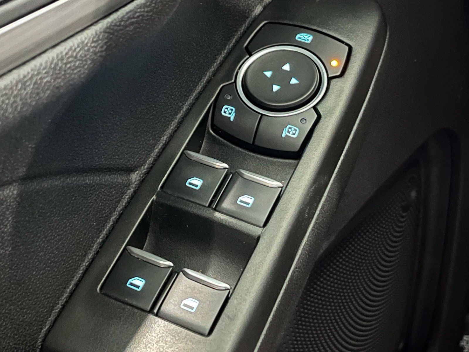Used 2022 Ford Escape Titanium FWD image 34