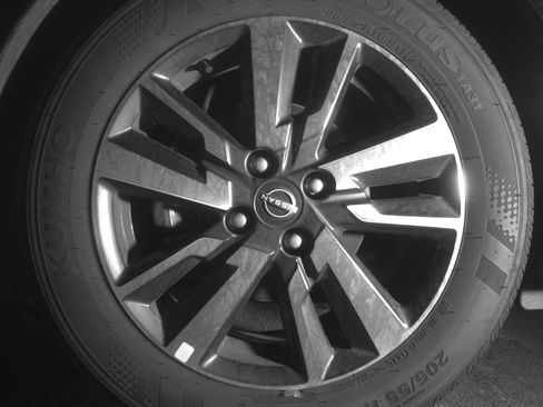 Used 2025 Nissan Versa SV image 12