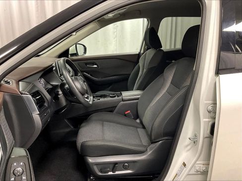 Certified 2021 Nissan Rogue SV image 10