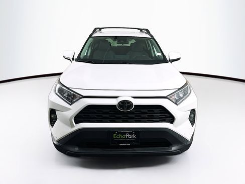 Used 2020 Toyota RAV4 XLE image 2