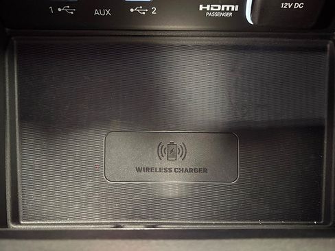 Used 2023 Jeep Grand Cherokee Overland w/ Luxury Tech Group IV AWD/4WD image 31