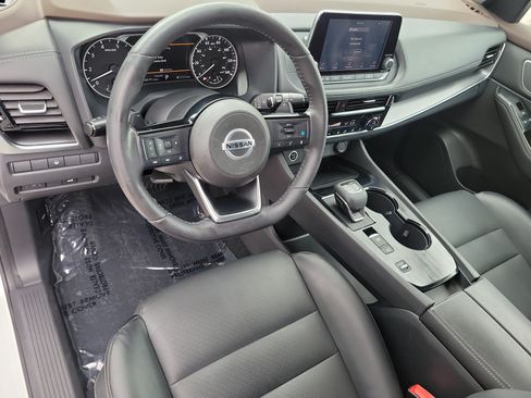 Certified 2021 Nissan Rogue SV w/ Premium Package FWD image 14