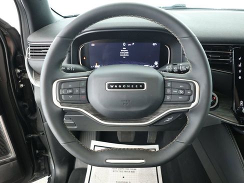 Used 2023 Jeep Wagoneer Series II w/ Premium Group I image 12