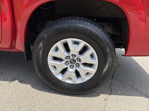 Used 2022 Nissan Frontier SV AWD/4WD image 19