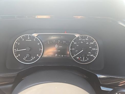 Used 2025 Nissan Pathfinder SL AWD/4WD image 16