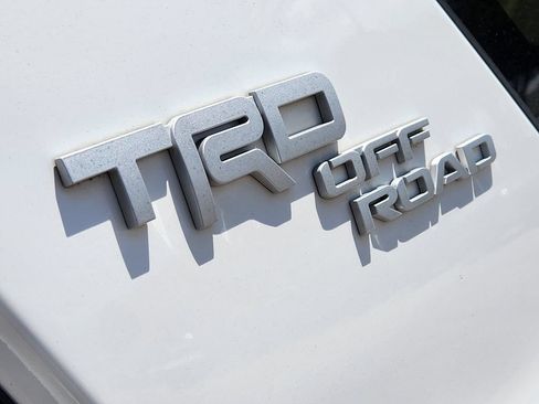 Used 2018 Toyota 4Runner TRD Off-Road AWD/4WD image 19