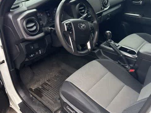 Used 2022 Toyota Tacoma TRD Off-Road w/ Technology Package image 12