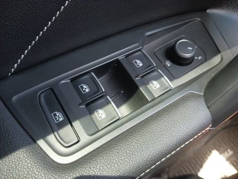 Used 2022 Volkswagen Tiguan SE FWD image 28