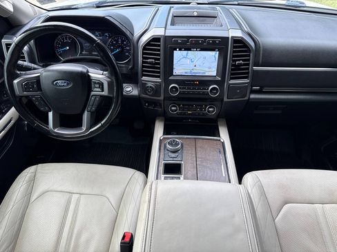Used 2018 Ford Expedition Platinum RWD image 16