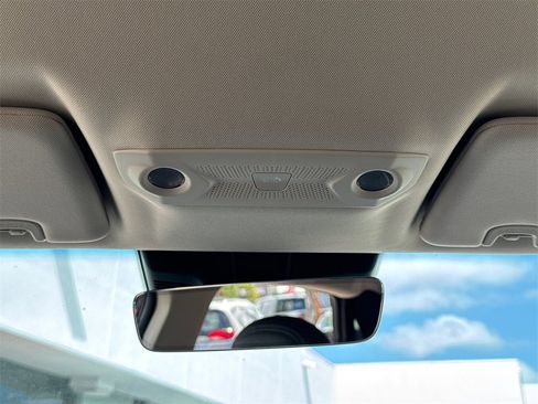 New 2025 VinFast VF 8 Eco image 22