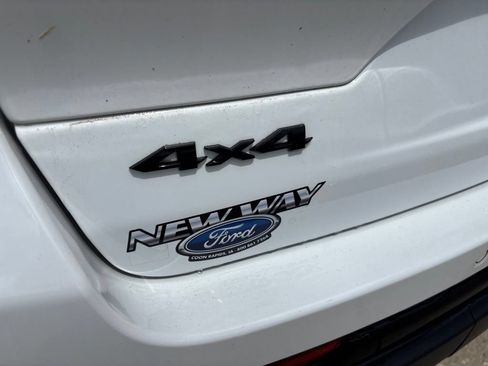 Used 2022 Jeep Grand Cherokee Altitude AWD/4WD image 10