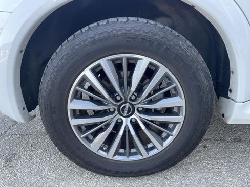 Used 2023 Nissan Armada SL image 40