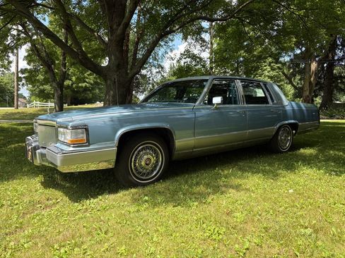 Used 1992 Cadillac Brougham RWD image 30