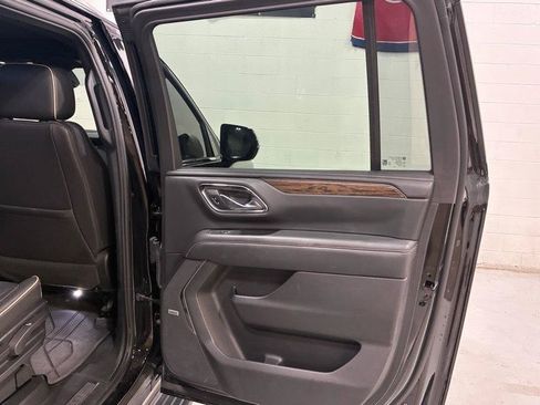 Used 2023 Chevrolet Suburban Premier RWD image 18