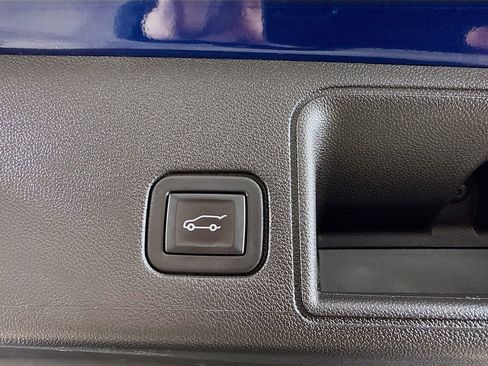 Used 2023 GMC Terrain SLT image 35