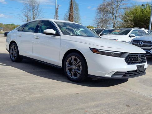 Used 2023 Honda Accord EX image 8