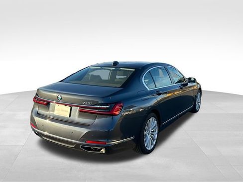 Used 2020 BMW 740i w/ Premium Package image 5