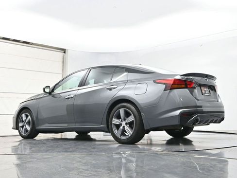Used 2019 Nissan Altima 2.5 SV FWD image 29