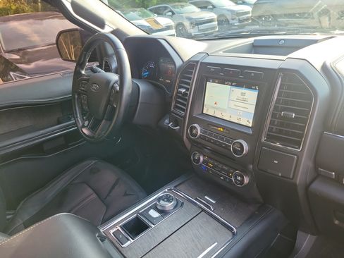 Used 2018 Ford Expedition Limited RWD image 8